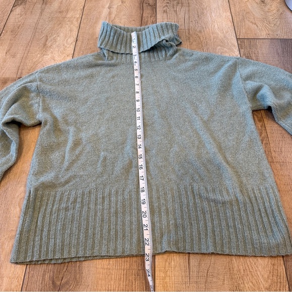 Lauren Conrad lounge Wear - Picture 3 of 7